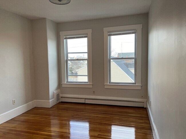 Building Photo - 62 Cottage St