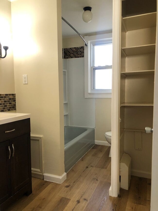 Building Photo - Move in Special....1/2 off 1st Months Rent!!!!!