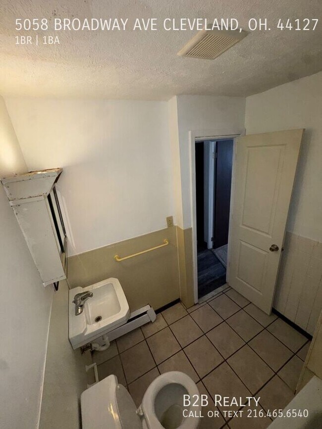 Building Photo - 5058 Broadway Ave