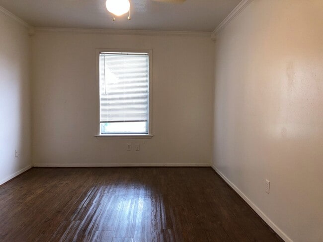 Building Photo - 3600EL