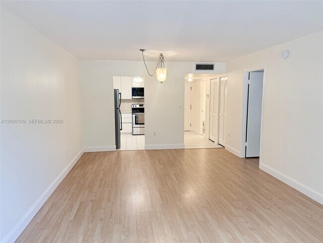 Building Photo - 1400 St Charles Pl