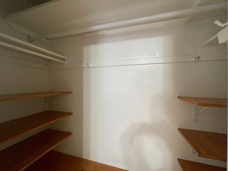 Building Photo - 449 W Briar Pl