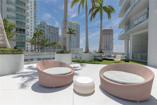 Building Photo - 90 SW 3rd St