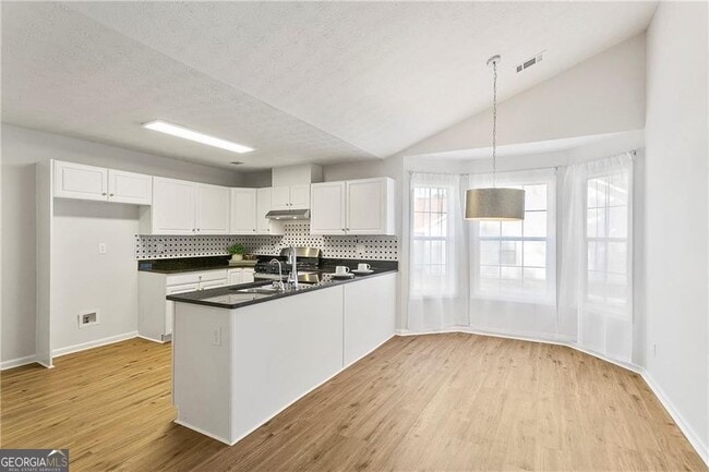 Building Photo - 2049 Manor Oak Ln