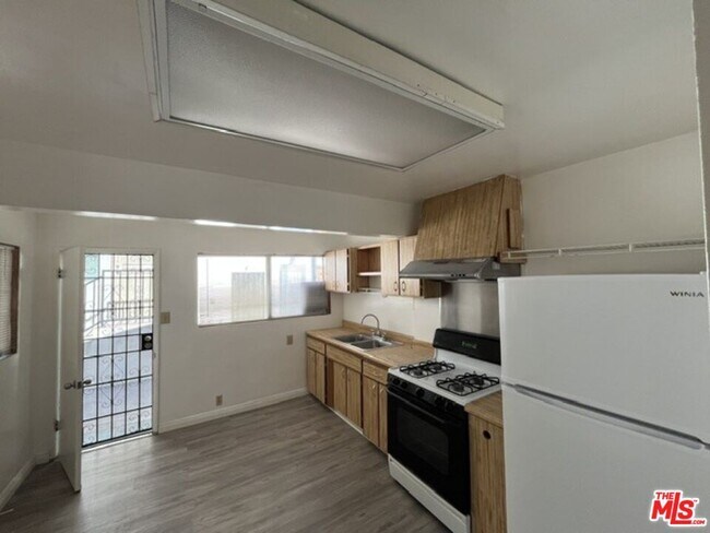 Building Photo - 2371 Edgewater Terrace