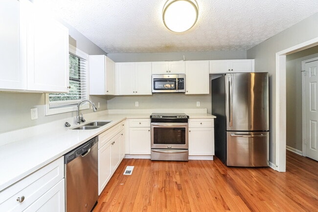 Building Photo - 249 Castleair Dr NE