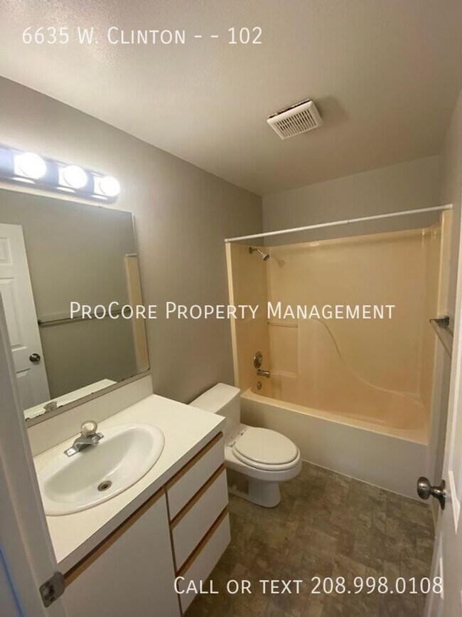 Building Photo - 6635 W Clinton Ln