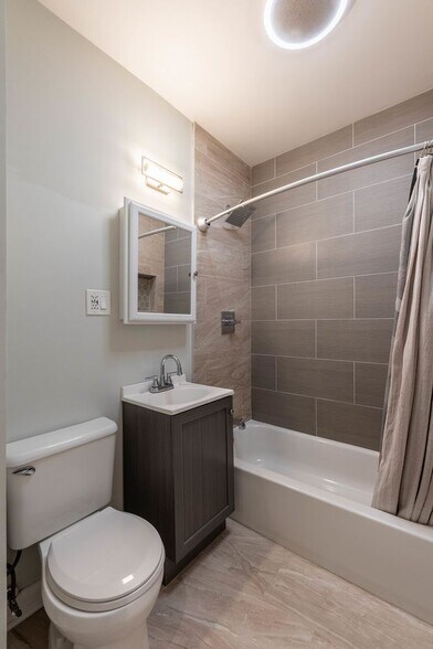 Building Photo - 2729 S Harding Ave