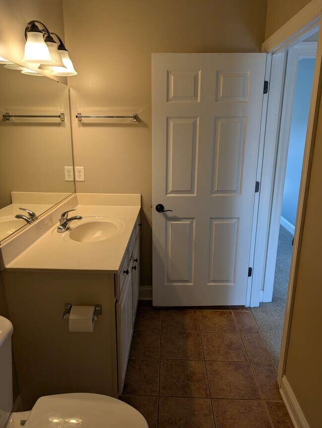 Building Photo - 6 Maxim Ct