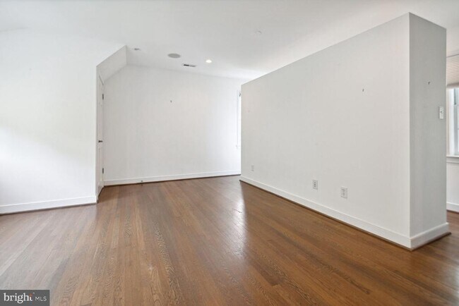 Building Photo - 3712 Fordham Rd NW