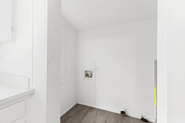 Building Photo - Stylish & Newly Renovated 4 Bedroom 2 Bath...