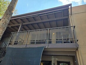 Building Photo - Spacious 3 bed, 2 bath upstairs, condo in ...