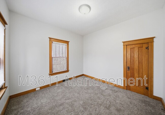 Building Photo - 6928 Ballard Ave