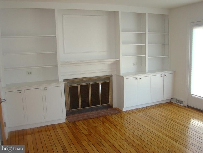 Building Photo - 1065 Lyme Ct
