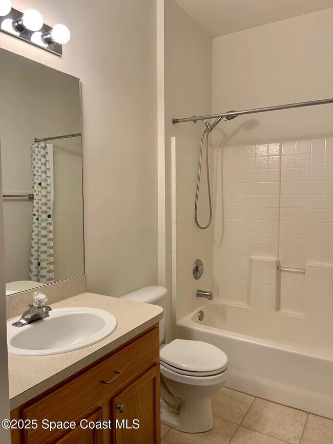 Building Photo - 1475 Knoll Ridge Dr