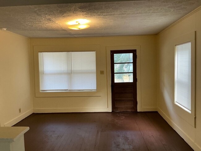 Building Photo - 821 Pearlie Bowden Dr