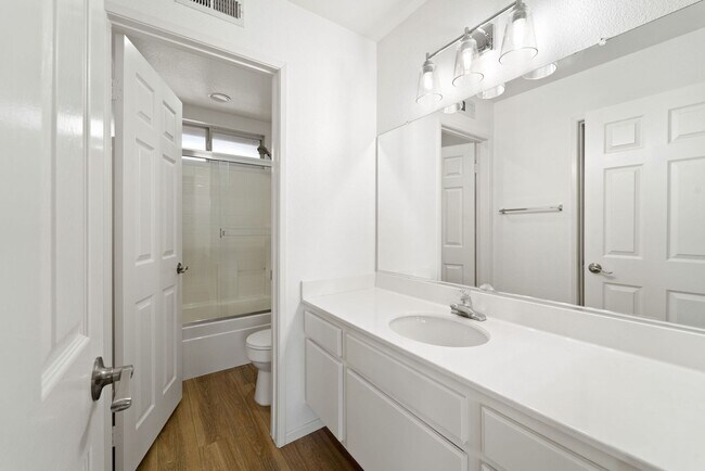 Building Photo - 8265 Gold Coast Dr