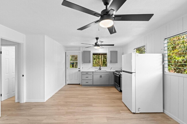 Building Photo - Available Now! 1/1 for rent in HPP!