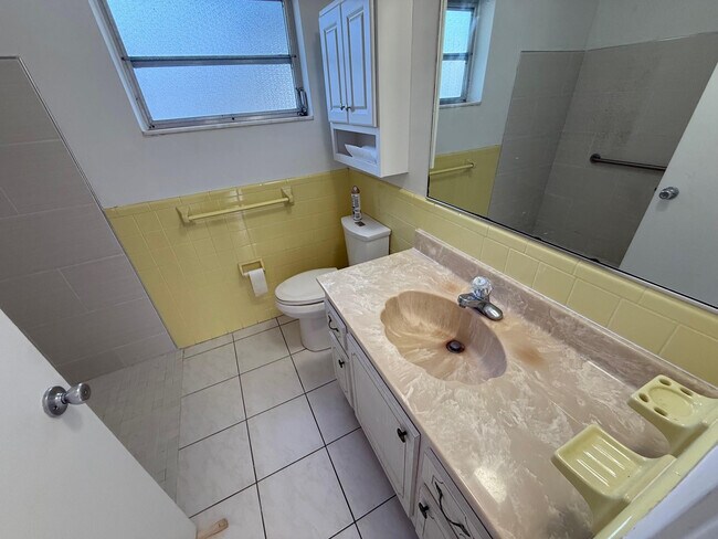 Building Photo - 6805 NW 75th Dr