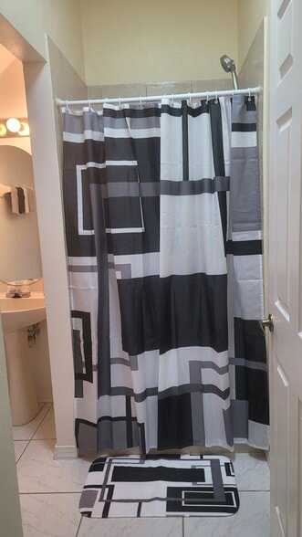 Shower - 106 Woodbury Pines Cir