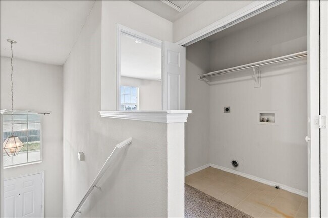 Building Photo - 3920 Malibu Sun Dr