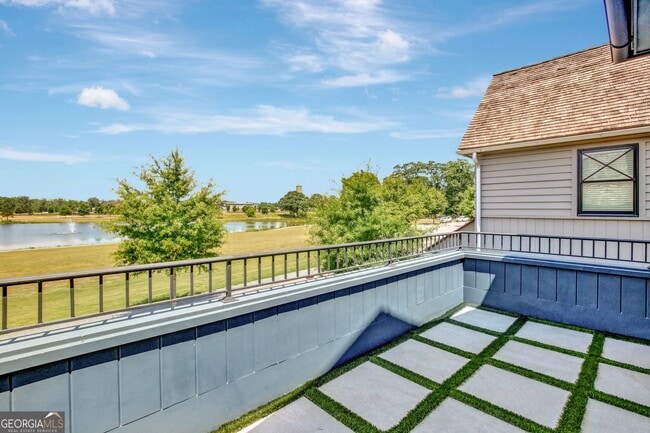 Building Photo - 2bd/2.5ba in Trilith. LakeFront Views!