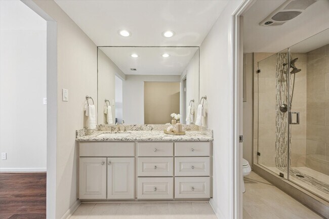 Building Photo - 49 Briar Hollow Ln