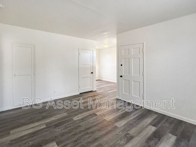 Building Photo - 1610 Visalia Ave
