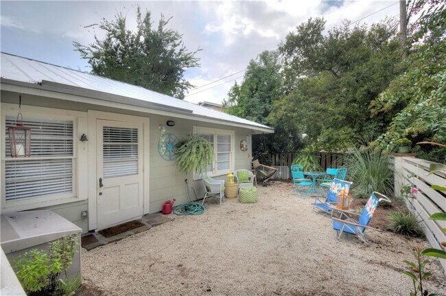 Building Photo - 2034 Bruce Dr