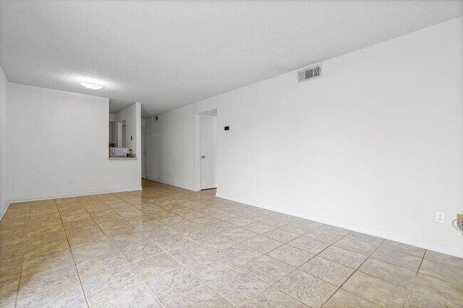 Building Photo - 119 Riverbend Dr