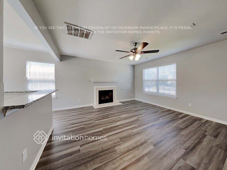 Building Photo - 15249 Pangborn Pl
