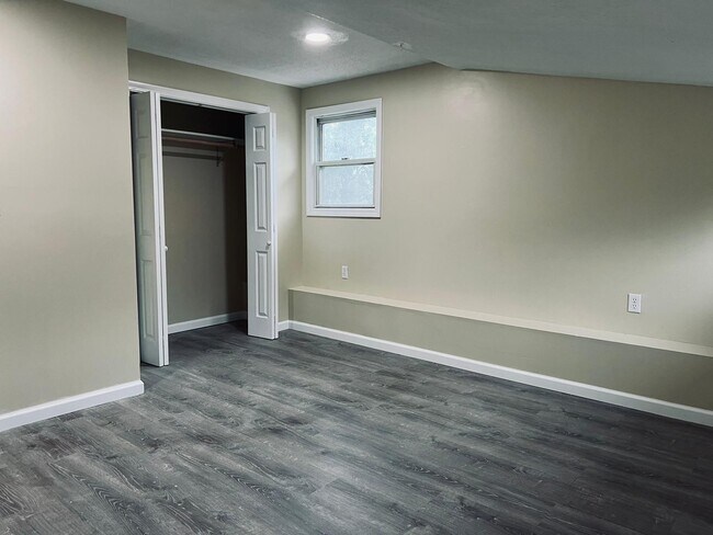 Building Photo - 1036 Chicopee St