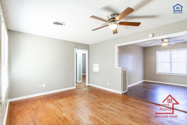 Building Photo - 2524 Prentice NW