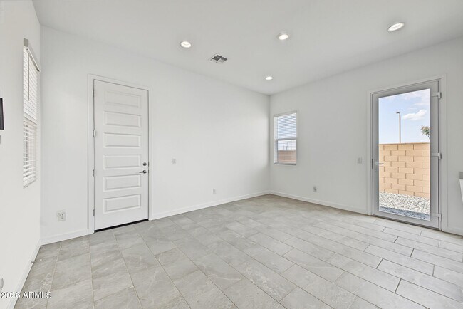 Building Photo - 9654 W Mitchell Dr
