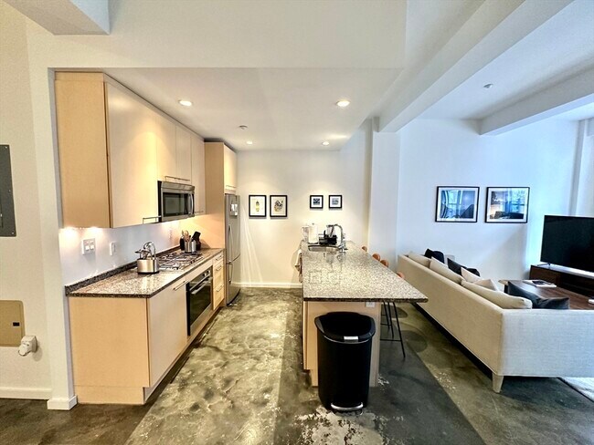 Building Photo - 40 Fay St