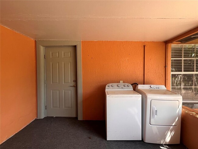 Building Photo - 3900 Oak Pointe Blvd