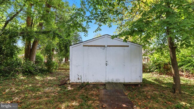 Building Photo - 6911 Arlington Blvd
