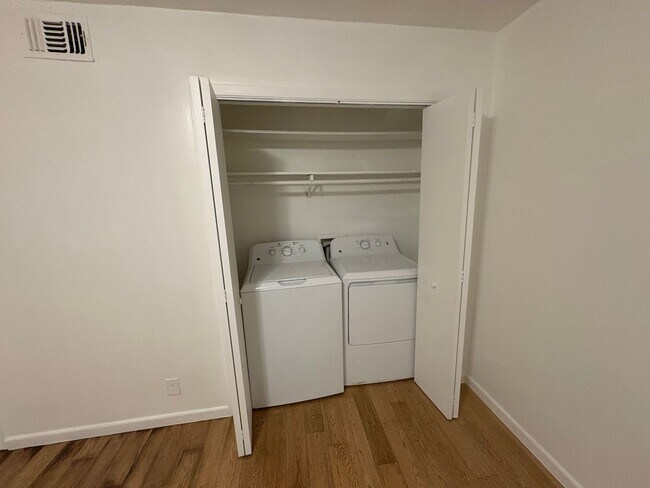 Building Photo - Charming & Updated Condo in Prime Austin Location!