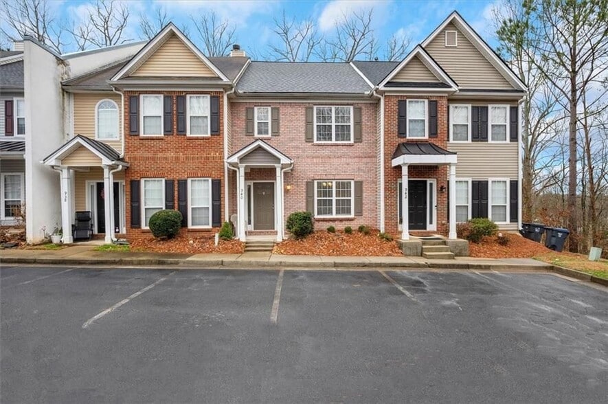 Building Photo - 940 Tree Creek Blvd