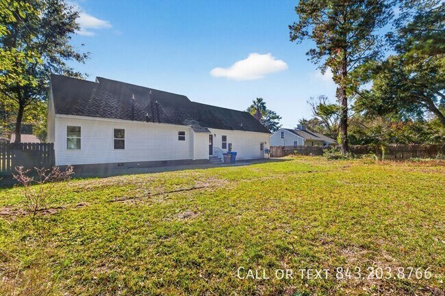 Building Photo - 955 Godber St