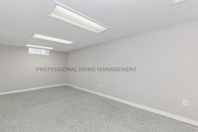 Building Photo - Updated 3 bed / 2 bath house With Exceptio...
