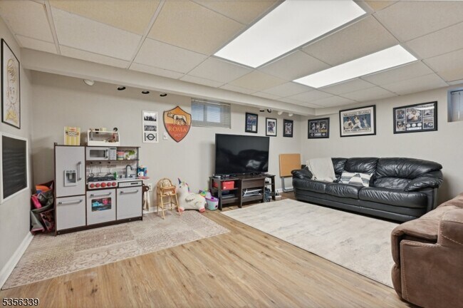 Building Photo - 1021 Grandview Ave