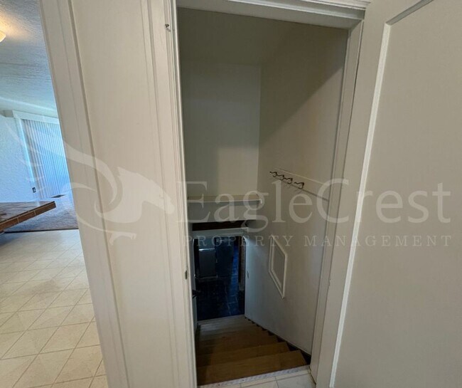 Building Photo - Three Bedroom, Two Bathroom House with Fenced Yard and Outdoor Fireplace