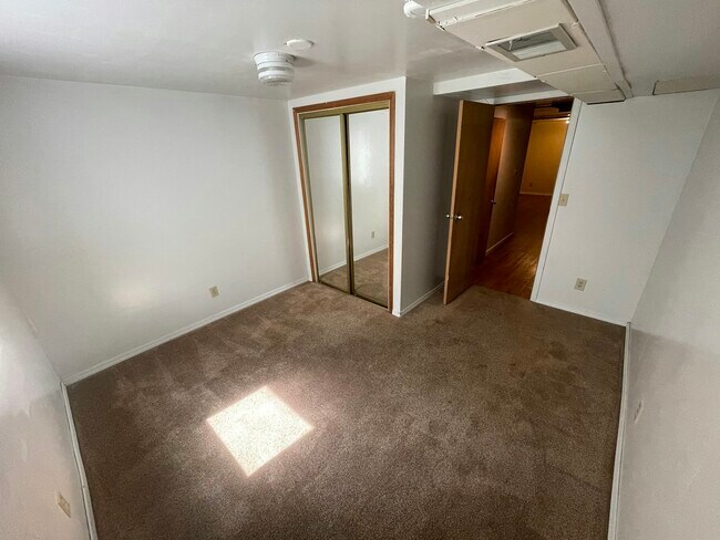 Building Photo - 624 2nd St