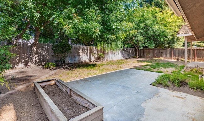 Building Photo - Great 4 Bedroom NW Fresno Home for Lease