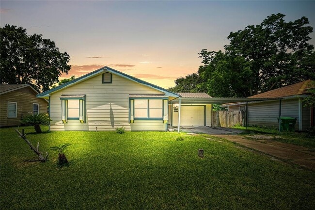 Primary Photo - 1426 Maroby St