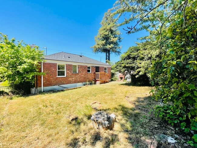 Building Photo - Cozy Seward Park Home with Large Yard!