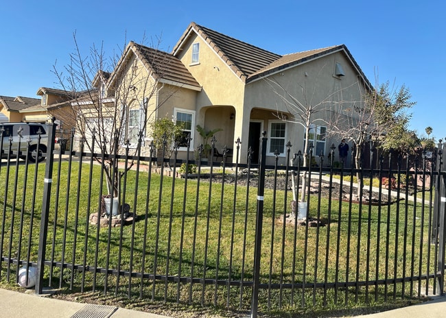 Building Photo - Cute As A Bug 4/2 *SOLAR* Natomas!  Please reference ad for viewings!