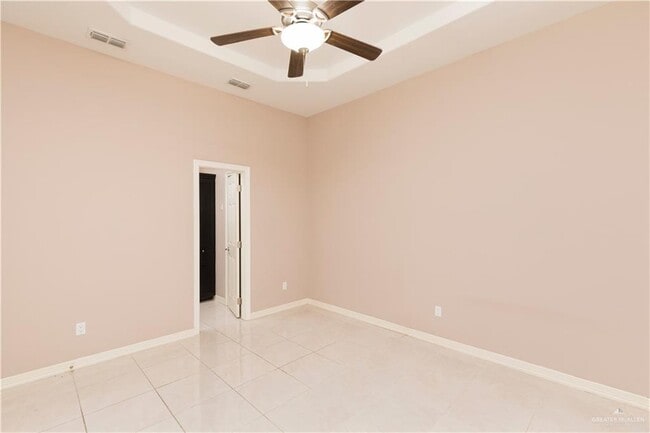 Building Photo - 15 Regal Dr