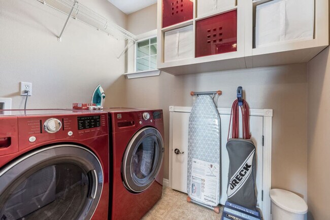 Building Photo - 2325 S G St